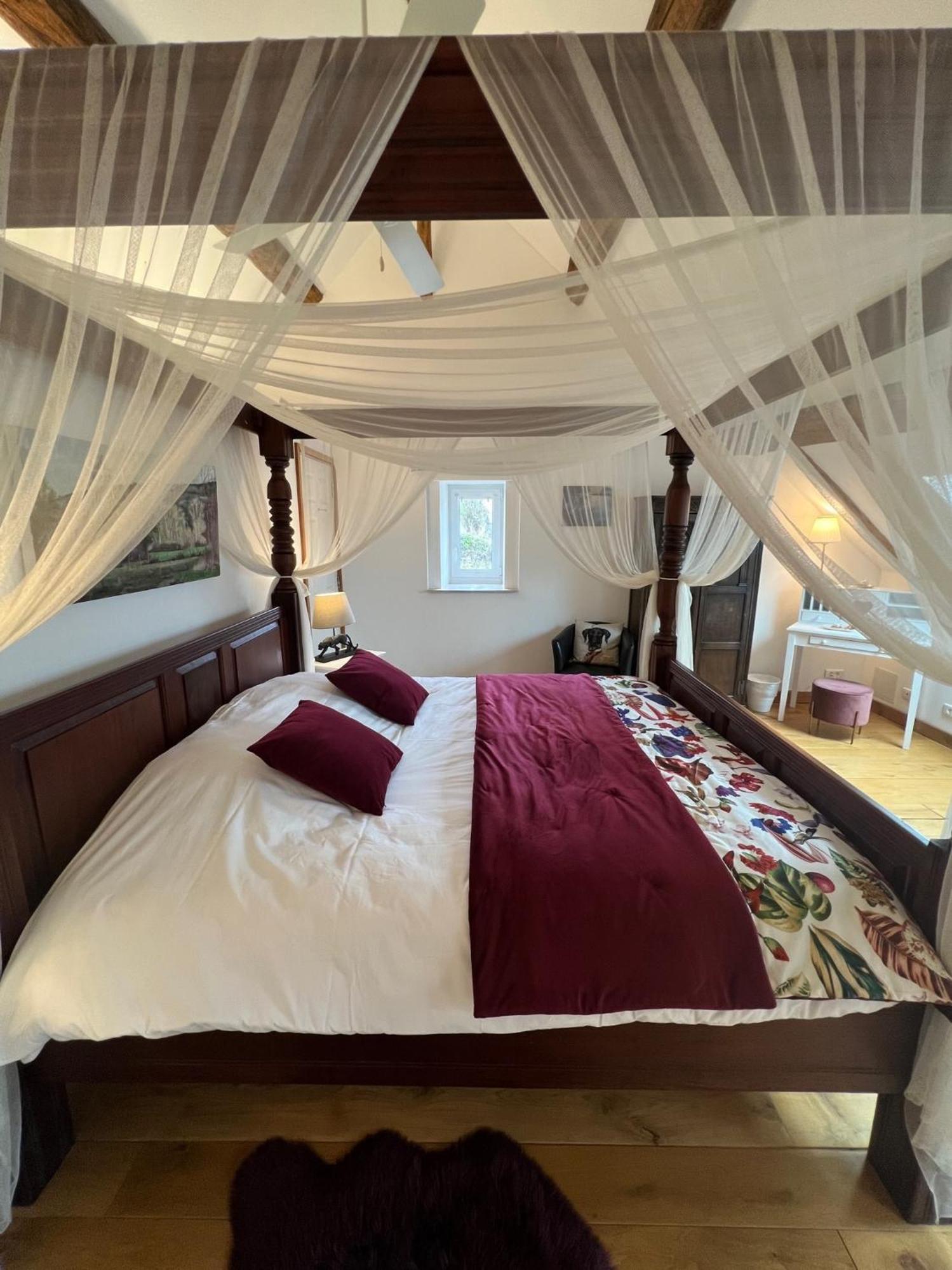Le Prieure De Buffon Bed and Breakfast Rum bild