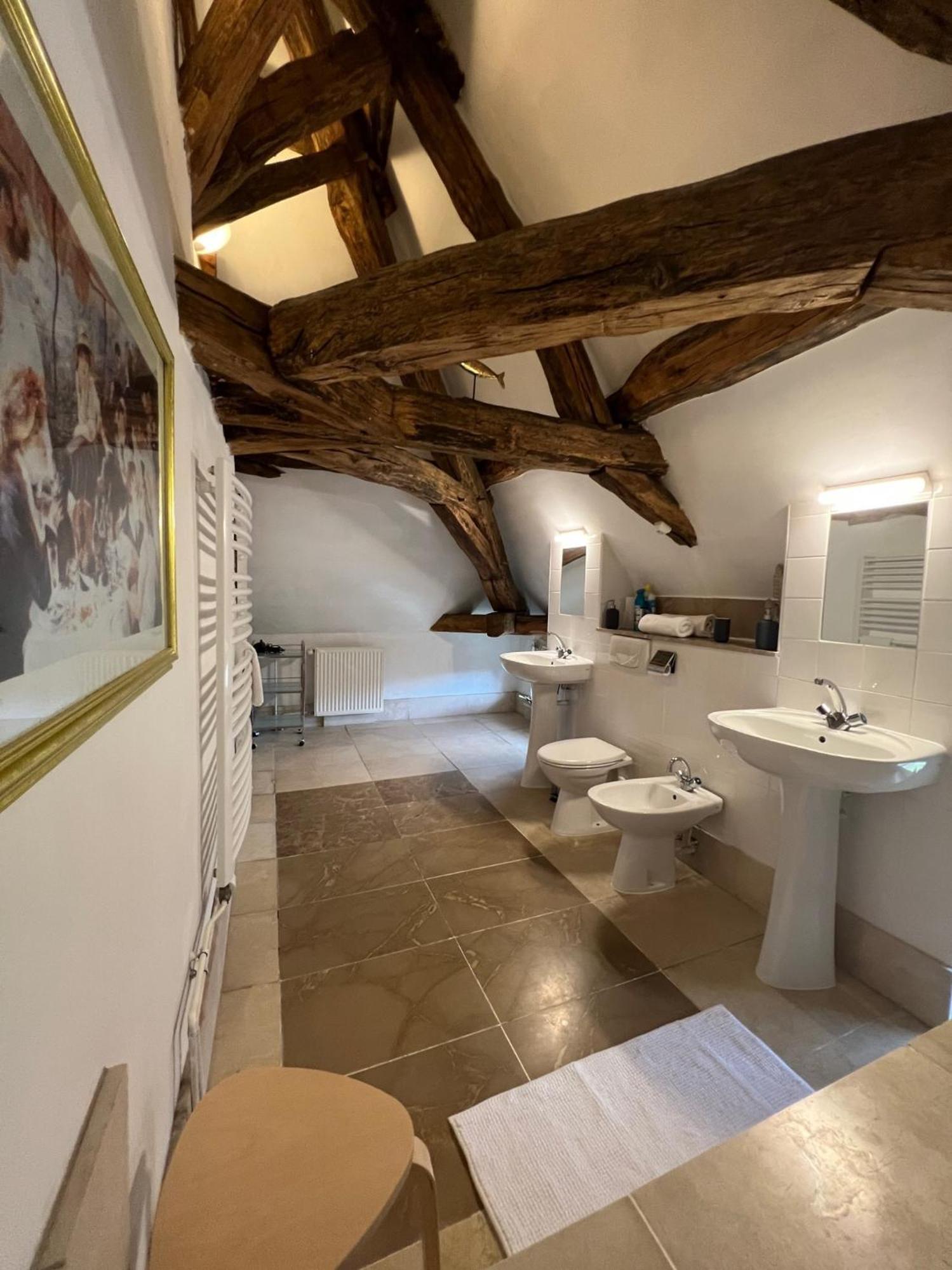 Le Prieure De Buffon Bed and Breakfast Rum bild