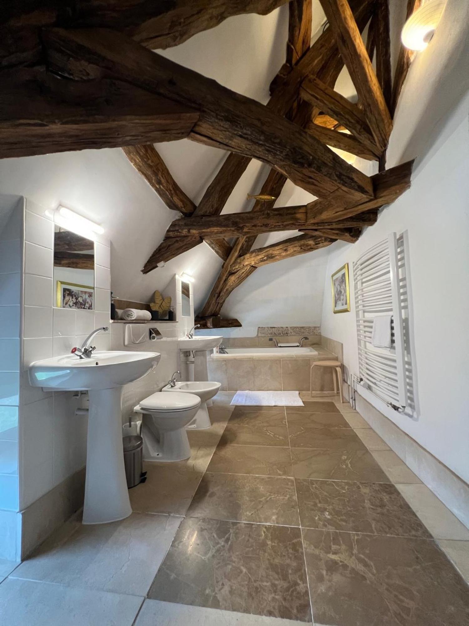 Le Prieure De Buffon Bed and Breakfast Rum bild