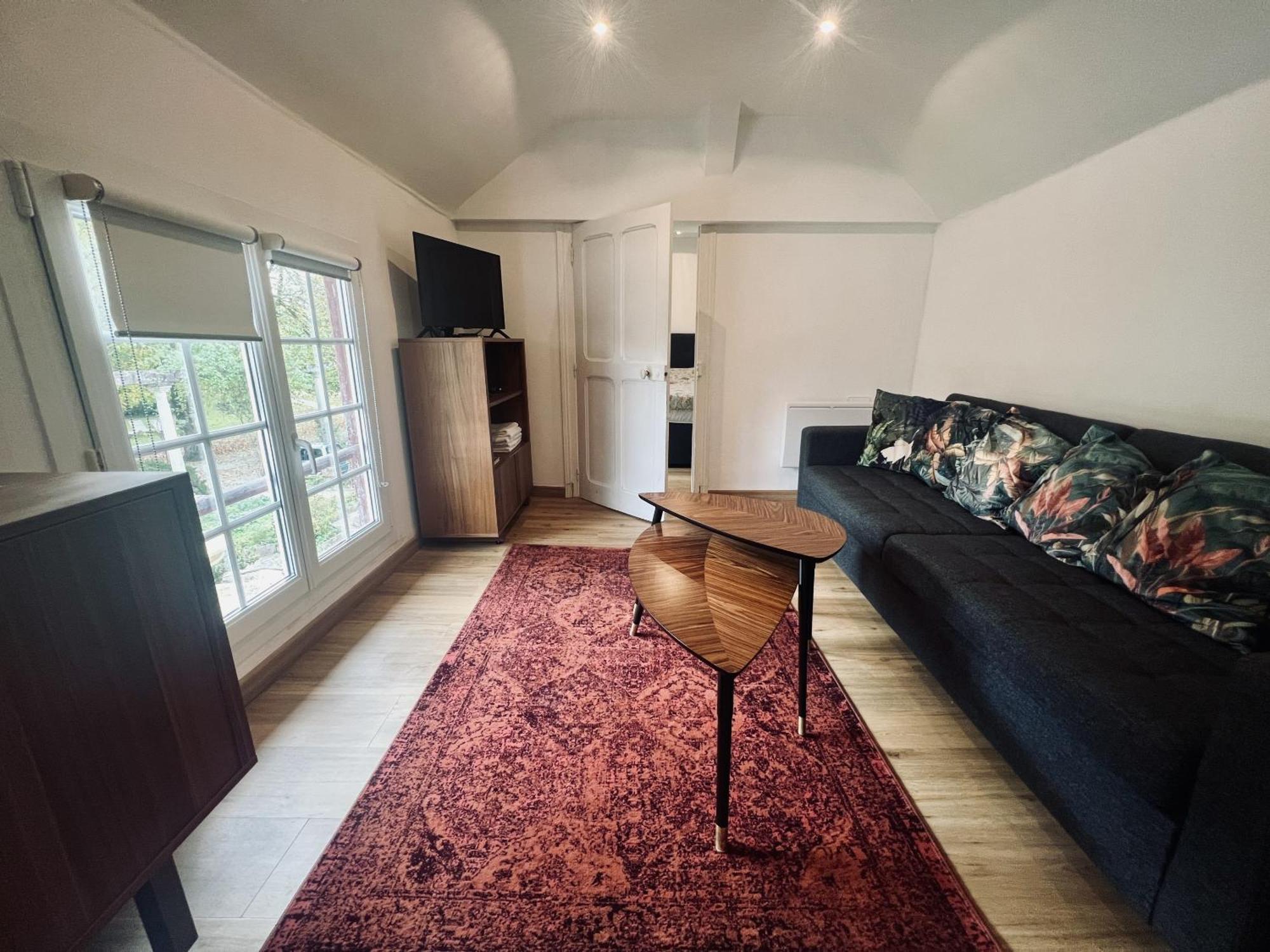 Le Prieure De Buffon Bed and Breakfast Rum bild