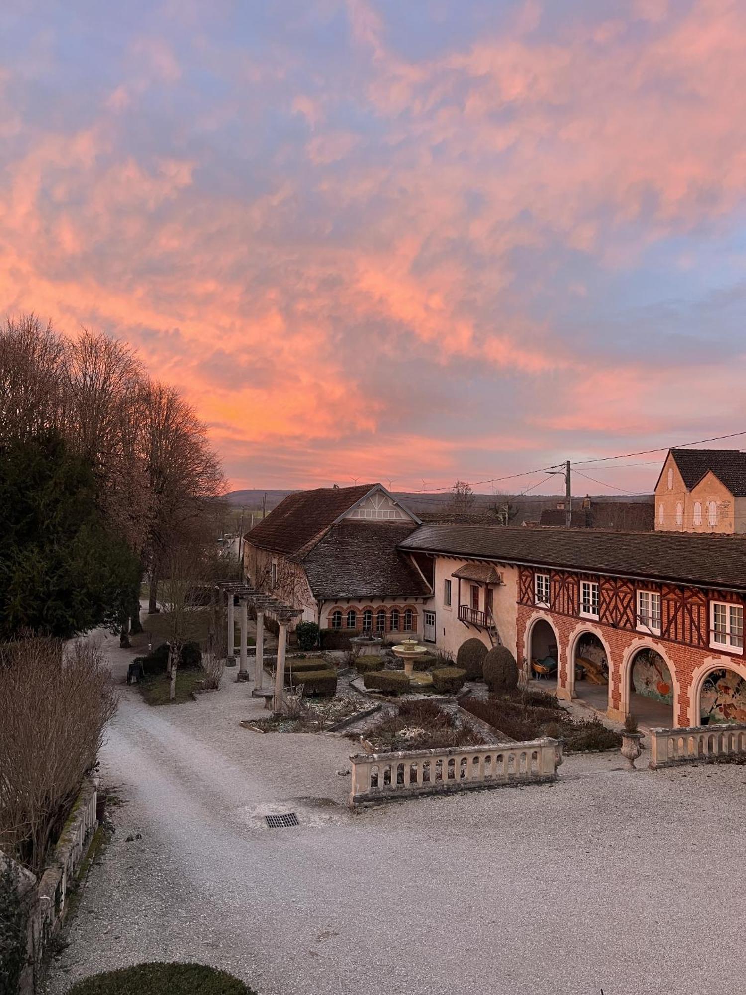 Le Prieure De Buffon Bed and Breakfast Rum bild