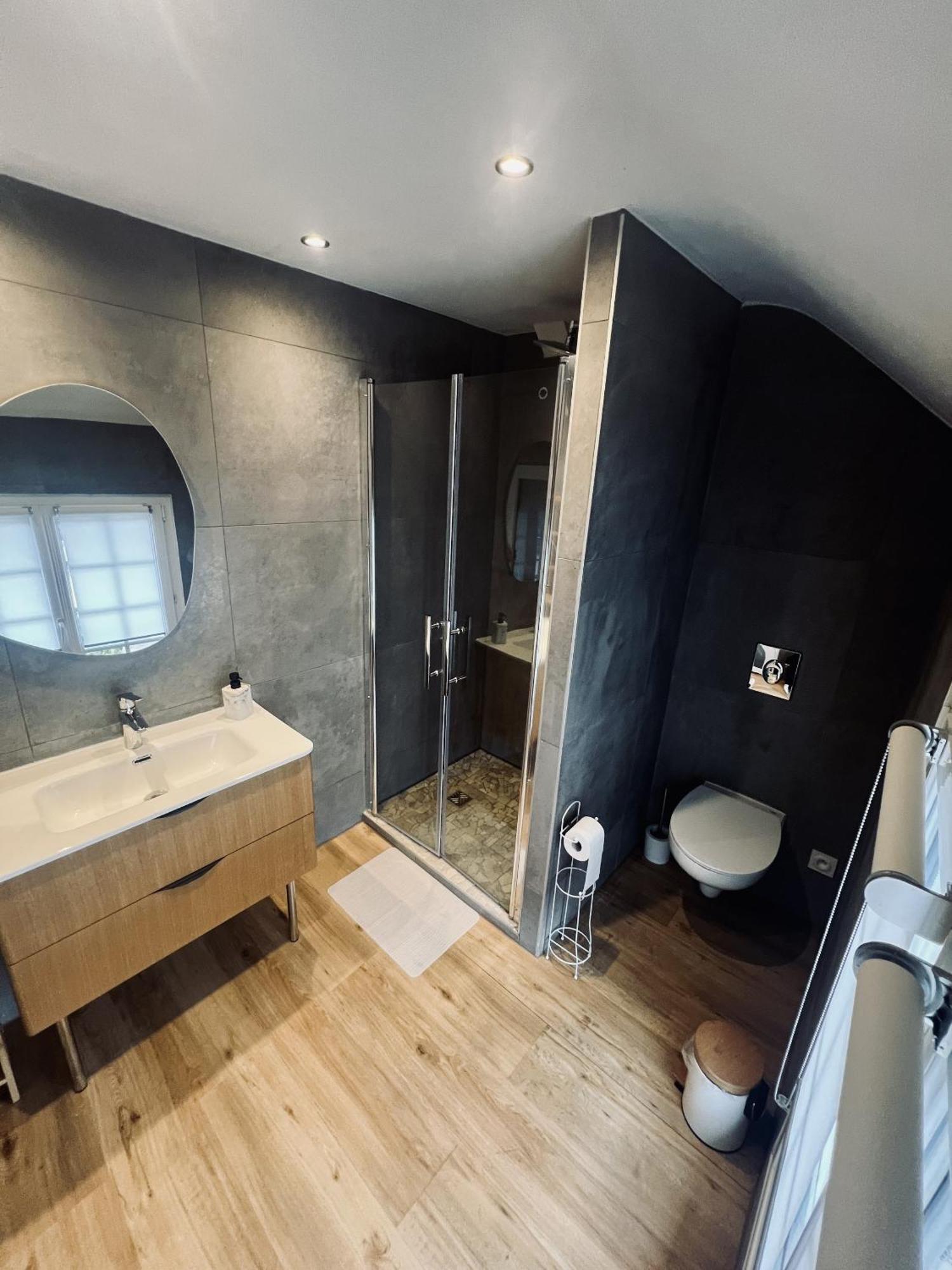 Le Prieure De Buffon Bed and Breakfast Rum bild