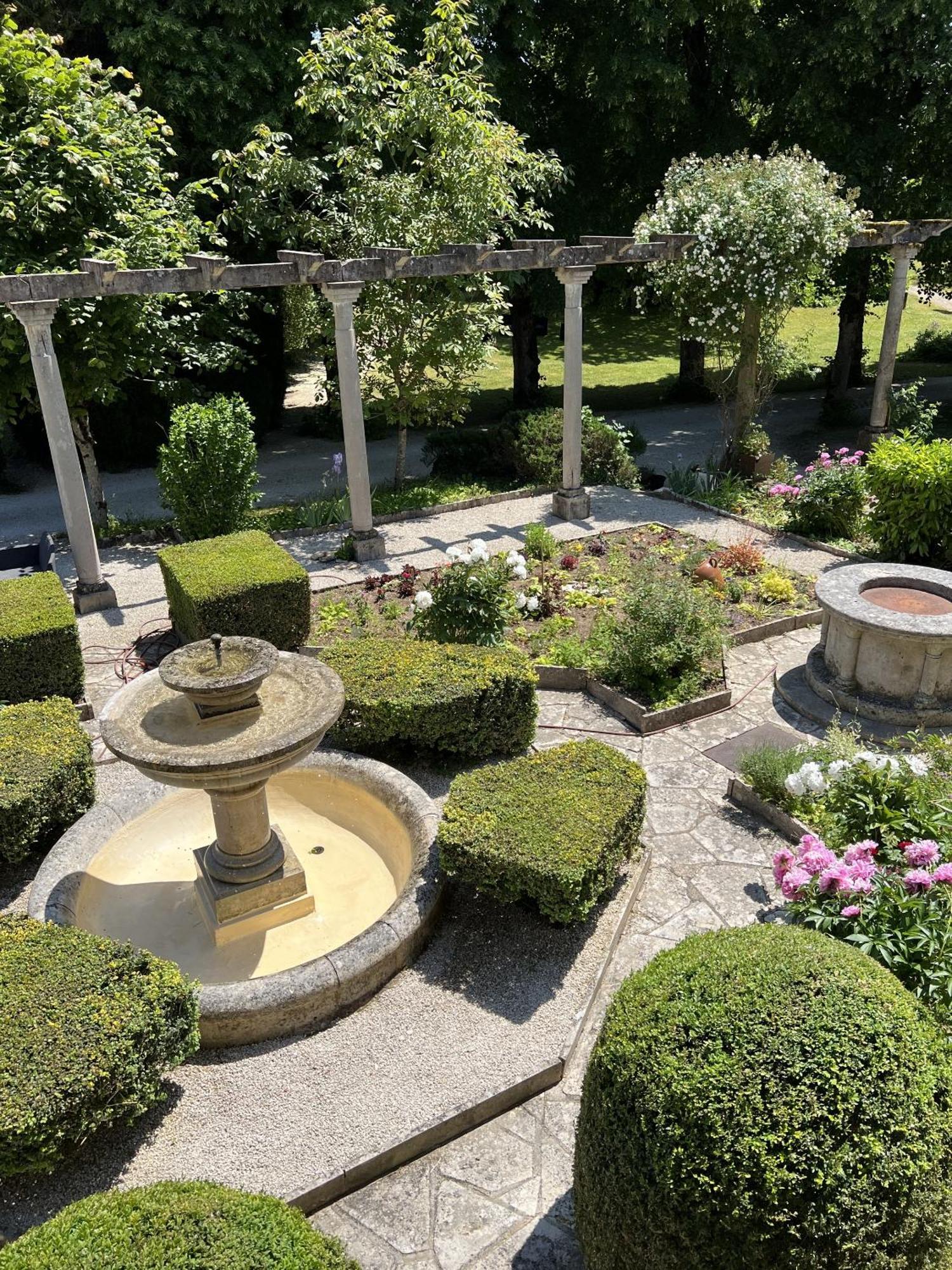 Le Prieure De Buffon Bed and Breakfast Rum bild