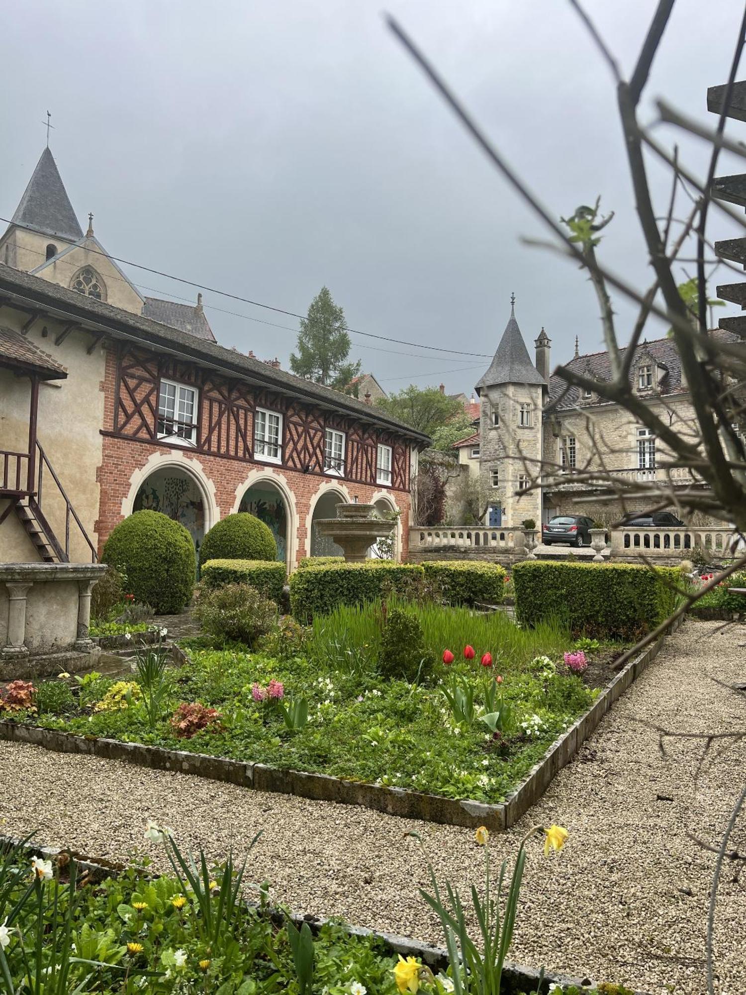 Le Prieure De Buffon Bed and Breakfast Rum bild