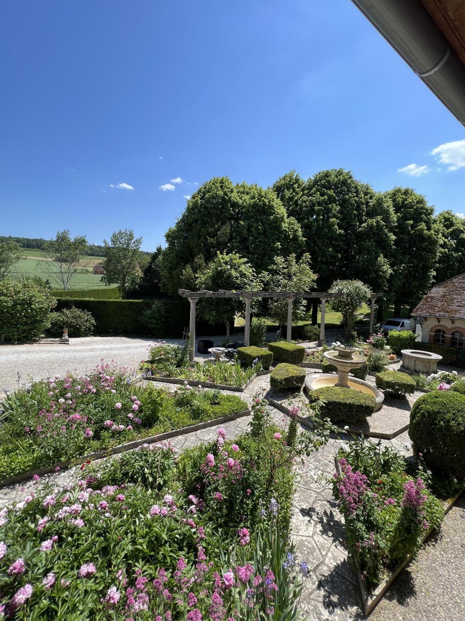 Le Prieure De Buffon Bed and Breakfast Rum bild