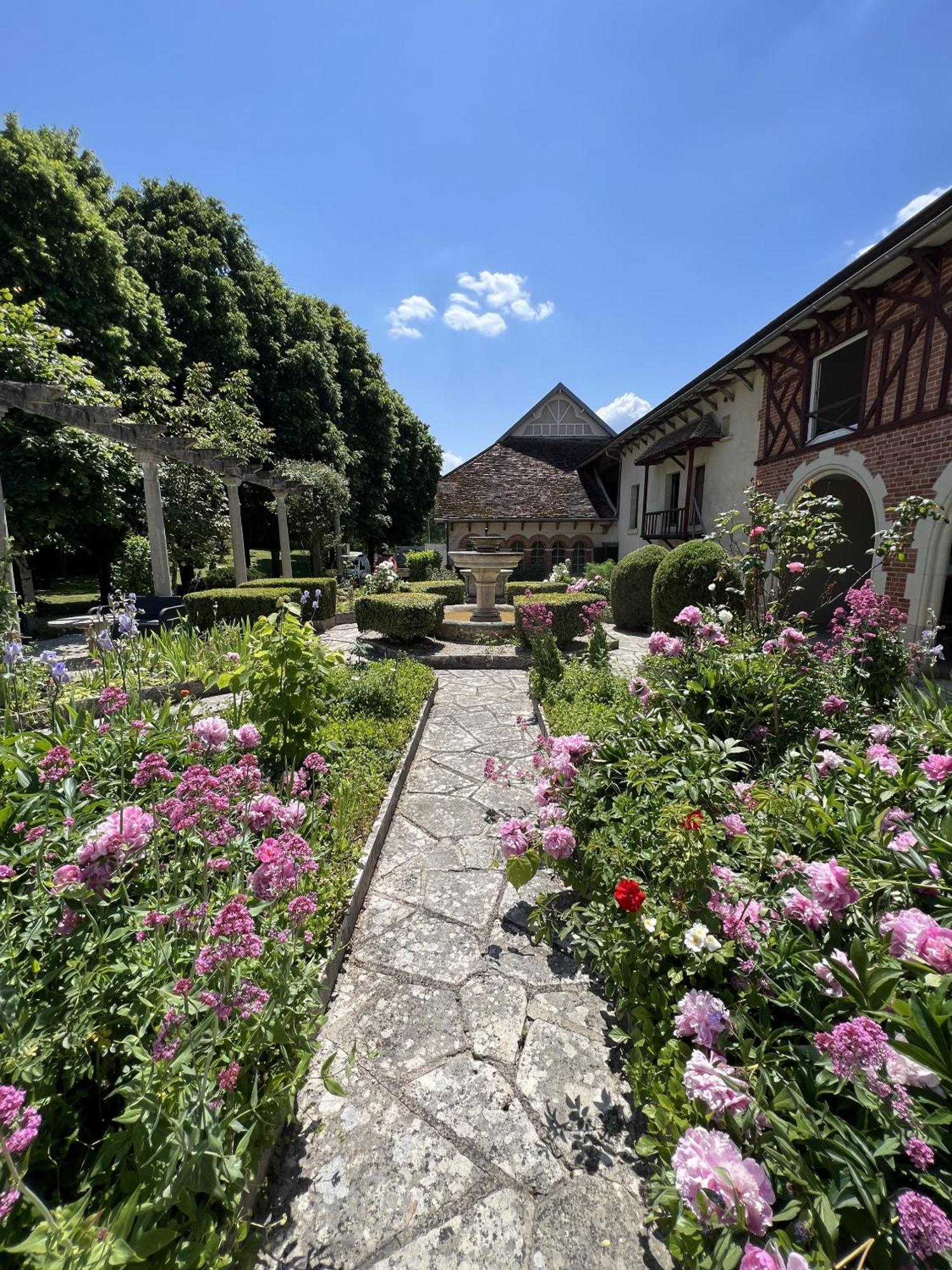 Le Prieure De Buffon Bed and Breakfast Rum bild